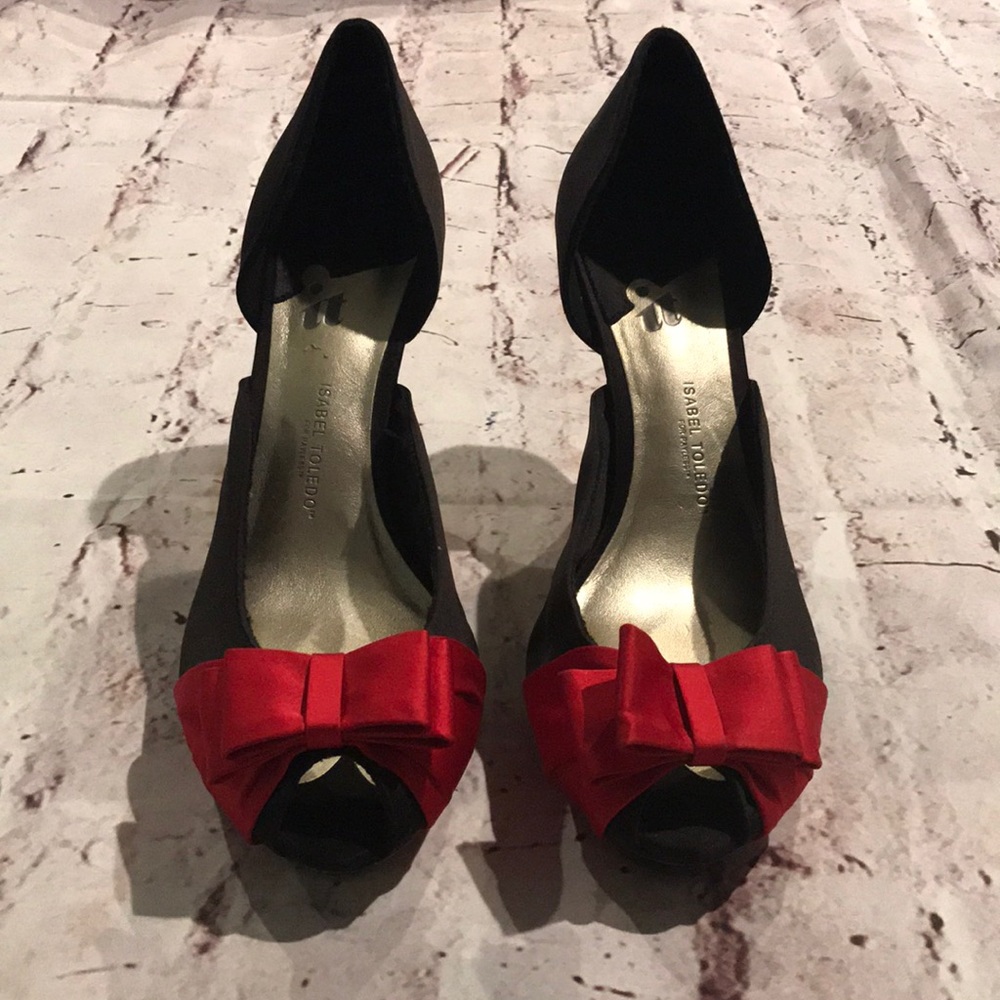 Isabel Toledo black satin-like peep toe heels